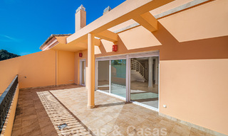 Duplex spacieux, penthouse avec de grandes terrasses et la mer Méditerranée à l'horizon en vente à Nueva Andalucia, Marbella 48529 
