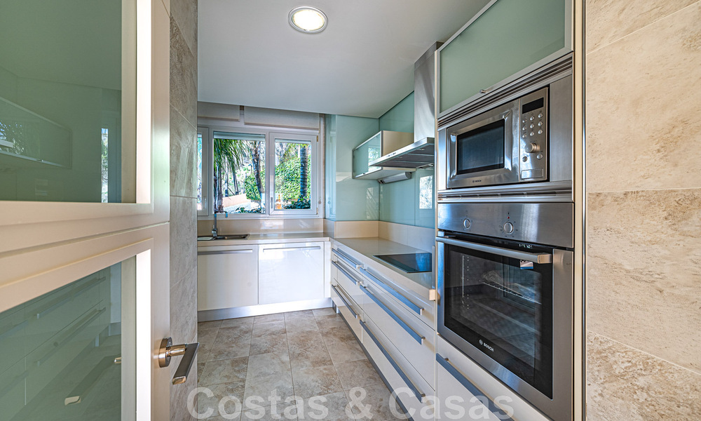 Duplex spacieux, penthouse avec de grandes terrasses et la mer Méditerranée à l'horizon en vente à Nueva Andalucia, Marbella 48546