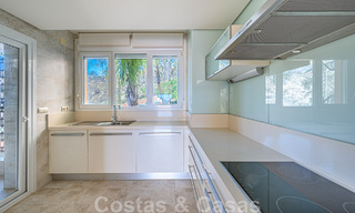 Duplex spacieux, penthouse avec de grandes terrasses et la mer Méditerranée à l'horizon en vente à Nueva Andalucia, Marbella 48547 