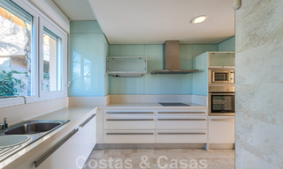 Duplex spacieux, penthouse avec de grandes terrasses et la mer Méditerranée à l'horizon en vente à Nueva Andalucia, Marbella 48548 