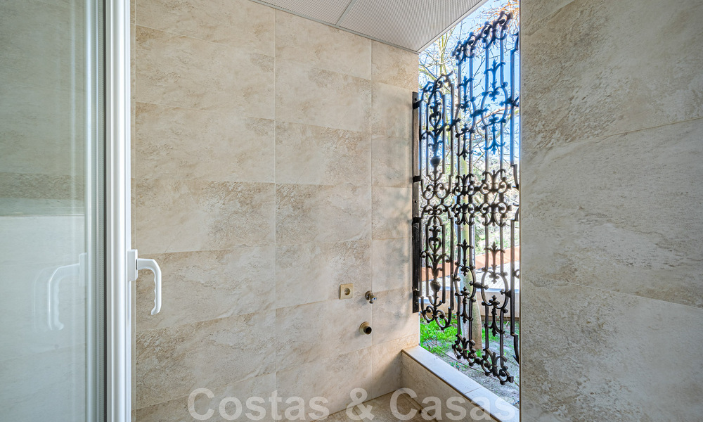 Duplex spacieux, penthouse avec de grandes terrasses et la mer Méditerranée à l'horizon en vente à Nueva Andalucia, Marbella 48550