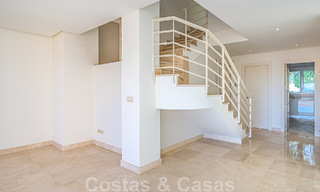 Duplex spacieux, penthouse avec de grandes terrasses et la mer Méditerranée à l'horizon en vente à Nueva Andalucia, Marbella 48555 