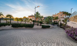 Superbe penthouse à vendre avec vue sur la mer, entouré de verdure, au cœur de la très convoitée vallée du golf de Nueva Andalucia, à Marbella 47780 