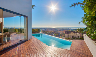 Villa rénovée de style moderne à vendre avec vue imprenable sur la mer dans une communauté fermée à Marbella - Benahavis 48350 