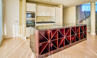 Villa rénovée de style moderne à vendre avec vue imprenable sur la mer dans une communauté fermée à Marbella - Benahavis 48351 