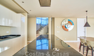 Villa rénovée de style moderne à vendre avec vue imprenable sur la mer dans une communauté fermée à Marbella - Benahavis 48352 