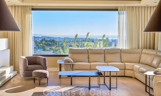 Villa rénovée de style moderne à vendre avec vue imprenable sur la mer dans une communauté fermée à Marbella - Benahavis 48354 