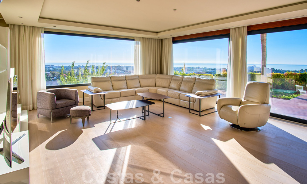 Villa rénovée de style moderne à vendre avec vue imprenable sur la mer dans une communauté fermée à Marbella - Benahavis 48356