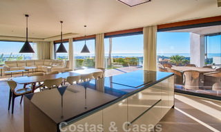 Villa rénovée de style moderne à vendre avec vue imprenable sur la mer dans une communauté fermée à Marbella - Benahavis 48360 