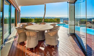 Villa rénovée de style moderne à vendre avec vue imprenable sur la mer dans une communauté fermée à Marbella - Benahavis 48361 