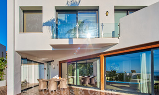 Villa rénovée de style moderne à vendre avec vue imprenable sur la mer dans une communauté fermée à Marbella - Benahavis 48362 