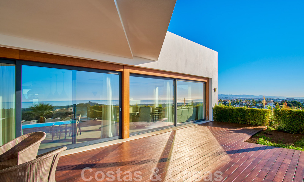 Villa rénovée de style moderne à vendre avec vue imprenable sur la mer dans une communauté fermée à Marbella - Benahavis 48363