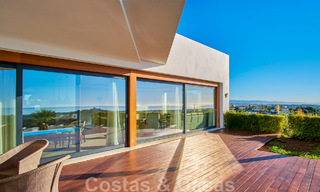 Villa rénovée de style moderne à vendre avec vue imprenable sur la mer dans une communauté fermée à Marbella - Benahavis 48363 