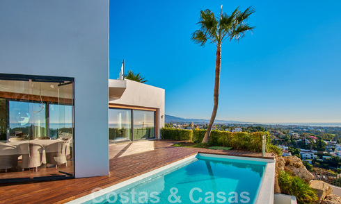 Villa rénovée de style moderne à vendre avec vue imprenable sur la mer dans une communauté fermée à Marbella - Benahavis 48364