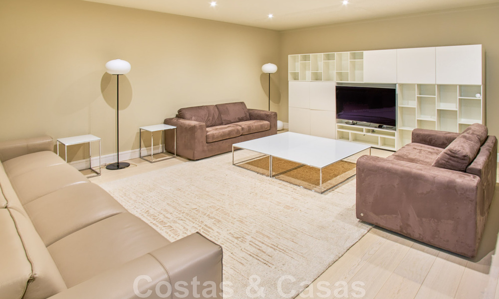 Villa rénovée de style moderne à vendre avec vue imprenable sur la mer dans une communauté fermée à Marbella - Benahavis 48369