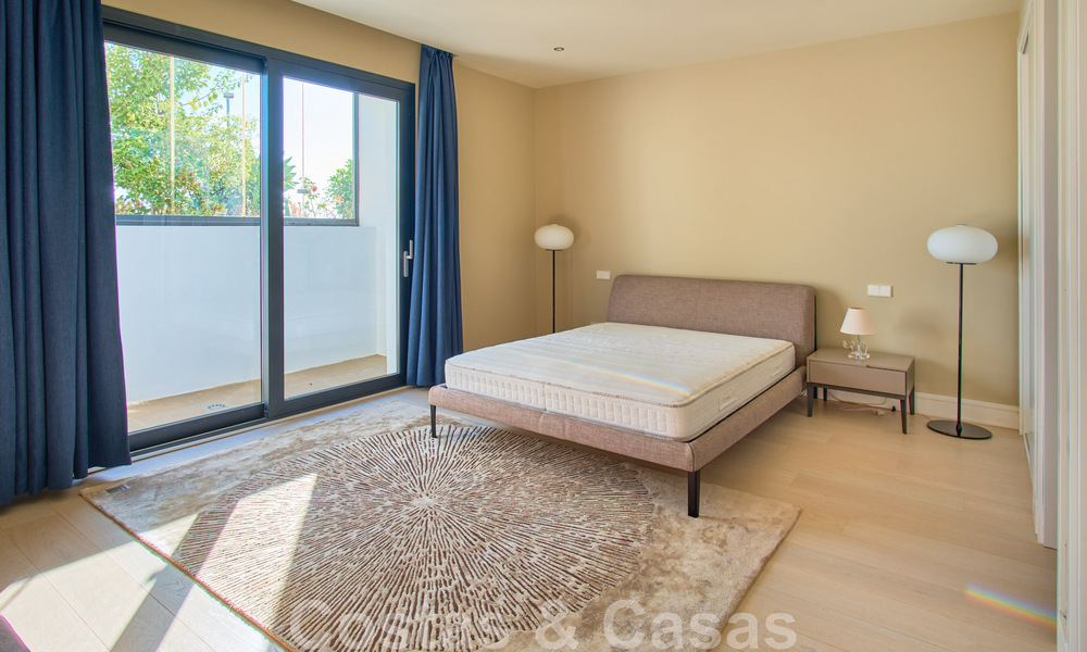 Villa rénovée de style moderne à vendre avec vue imprenable sur la mer dans une communauté fermée à Marbella - Benahavis 48371