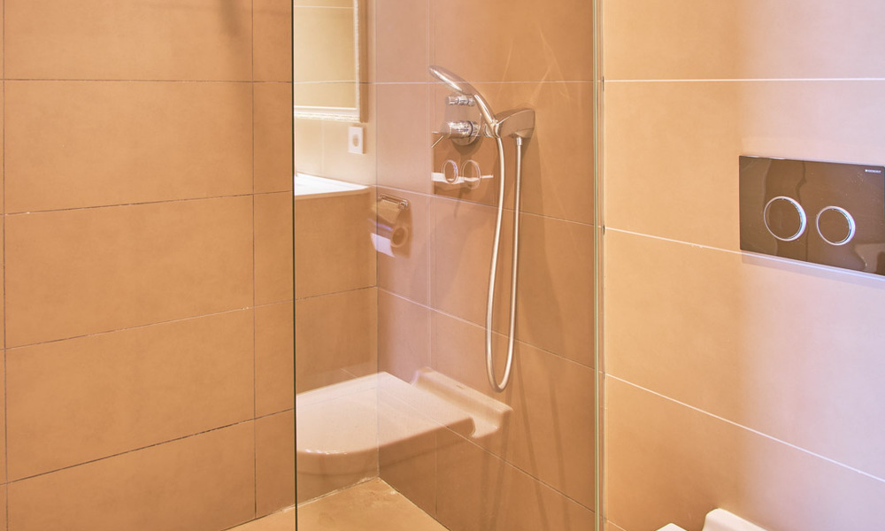 Villa rénovée de style moderne à vendre avec vue imprenable sur la mer dans une communauté fermée à Marbella - Benahavis 48372