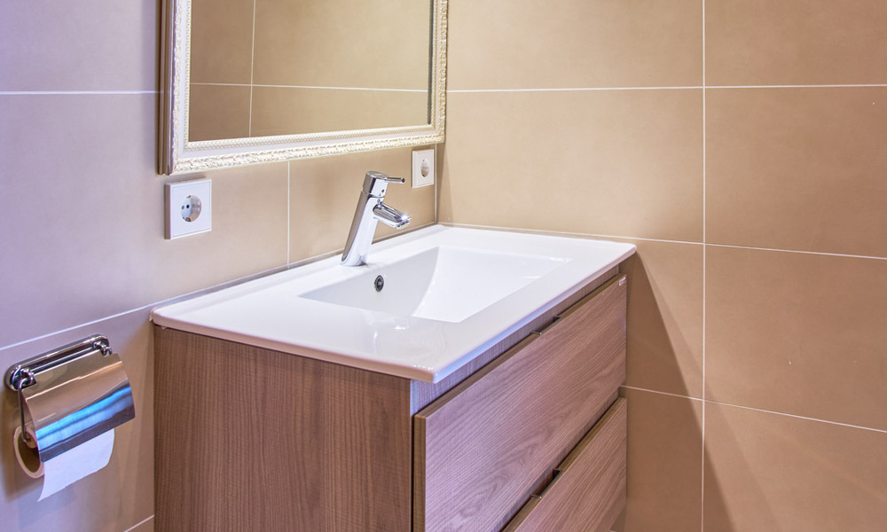 Villa rénovée de style moderne à vendre avec vue imprenable sur la mer dans une communauté fermée à Marbella - Benahavis 48373