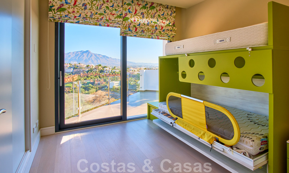 Villa rénovée de style moderne à vendre avec vue imprenable sur la mer dans une communauté fermée à Marbella - Benahavis 48374