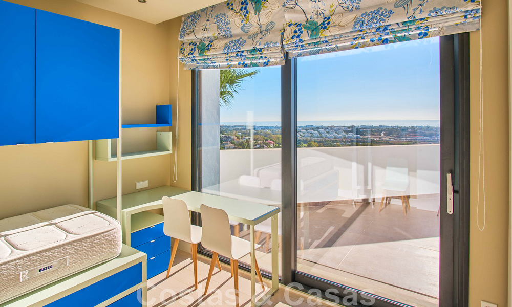 Villa rénovée de style moderne à vendre avec vue imprenable sur la mer dans une communauté fermée à Marbella - Benahavis 48378