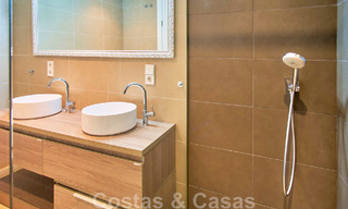 Villa rénovée de style moderne à vendre avec vue imprenable sur la mer dans une communauté fermée à Marbella - Benahavis 48381 