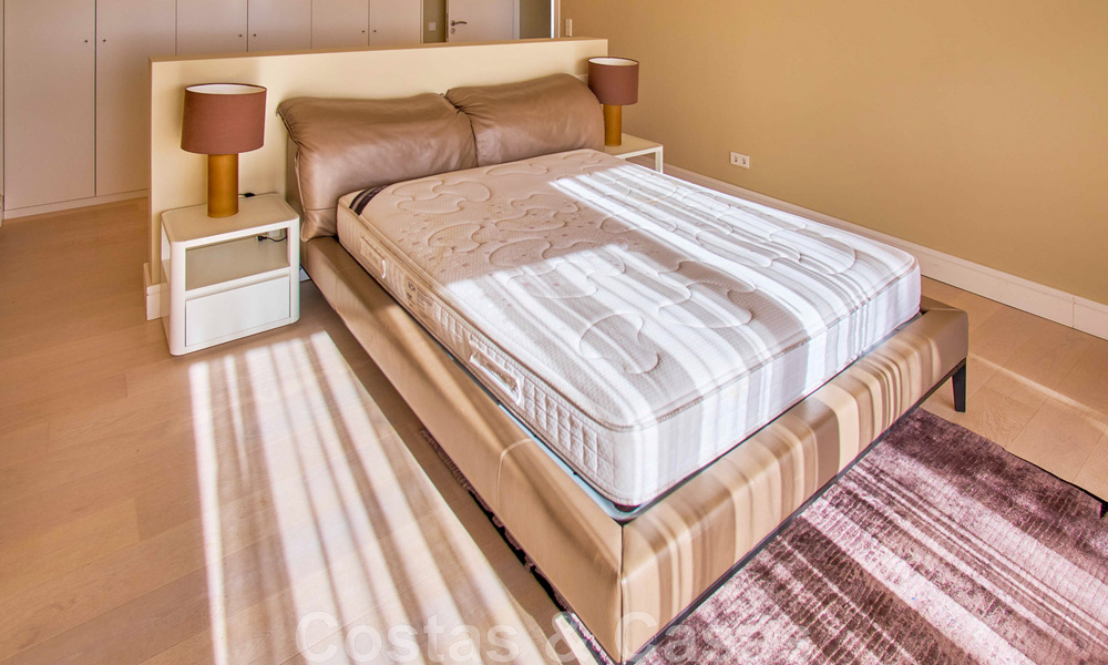 Villa rénovée de style moderne à vendre avec vue imprenable sur la mer dans une communauté fermée à Marbella - Benahavis 48382