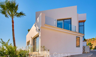 Villa rénovée de style moderne à vendre avec vue imprenable sur la mer dans une communauté fermée à Marbella - Benahavis 48391 