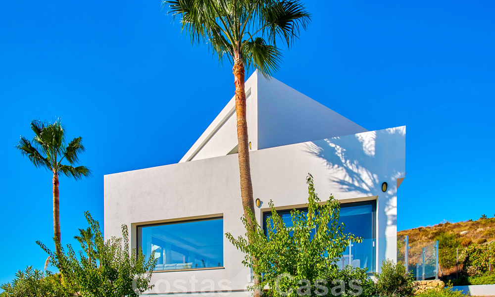 Villa rénovée de style moderne à vendre avec vue imprenable sur la mer dans une communauté fermée à Marbella - Benahavis 48392