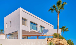 Villa rénovée de style moderne à vendre avec vue imprenable sur la mer dans une communauté fermée à Marbella - Benahavis 48394 