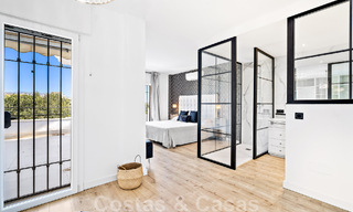 Villa andalouse de luxe à vendre, adjacente au terrain de golf, avec vue sur la mer, dans un quartier très recherché à l'est de Marbella 48323 