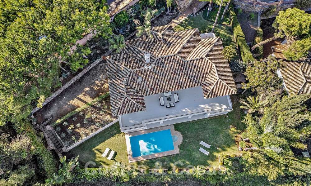 Villa andalouse de luxe à vendre, adjacente au terrain de golf, avec vue sur la mer, dans un quartier très recherché à l'est de Marbella 48332