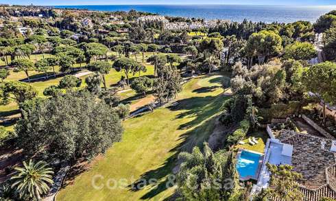 Villa andalouse de luxe à vendre, adjacente au terrain de golf, avec vue sur la mer, dans un quartier très recherché à l'est de Marbella 48334