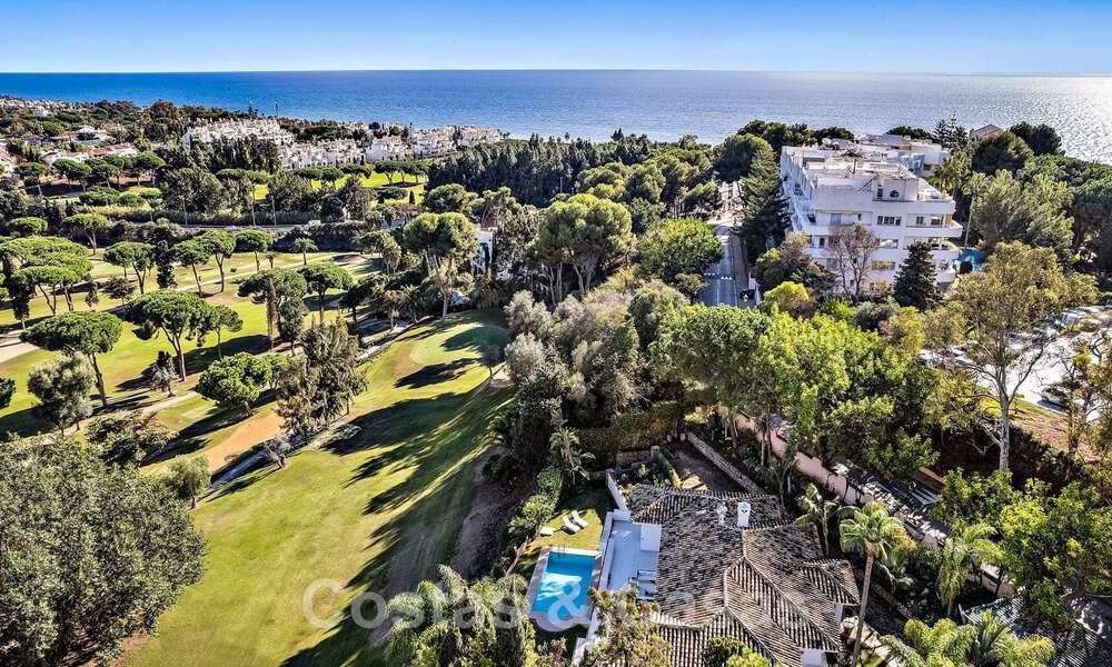Villa andalouse de luxe à vendre, adjacente au terrain de golf, avec vue sur la mer, dans un quartier très recherché à l'est de Marbella 48336
