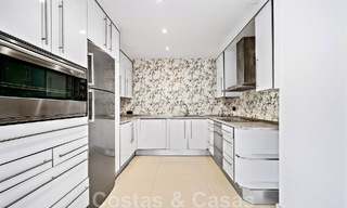 Villa andalouse de luxe à vendre, adjacente au terrain de golf, avec vue sur la mer, dans un quartier très recherché à l'est de Marbella 48341 