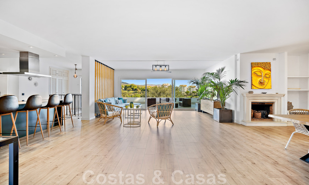 Villa andalouse de luxe à vendre, adjacente au terrain de golf, avec vue sur la mer, dans un quartier très recherché à l'est de Marbella 48342