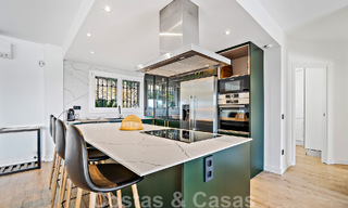 Villa andalouse de luxe à vendre, adjacente au terrain de golf, avec vue sur la mer, dans un quartier très recherché à l'est de Marbella 48343 