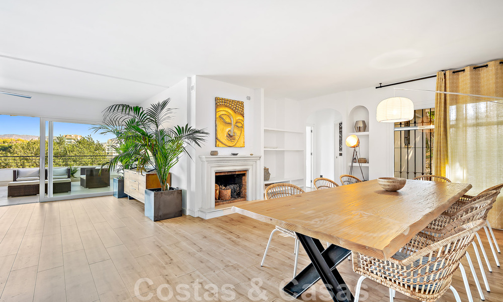 Villa andalouse de luxe à vendre, adjacente au terrain de golf, avec vue sur la mer, dans un quartier très recherché à l'est de Marbella 48344