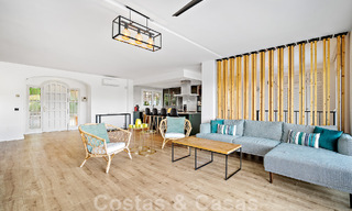 Villa andalouse de luxe à vendre, adjacente au terrain de golf, avec vue sur la mer, dans un quartier très recherché à l'est de Marbella 48345 