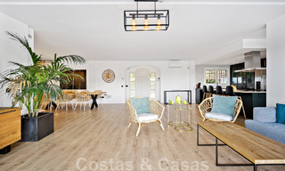 Villa andalouse de luxe à vendre, adjacente au terrain de golf, avec vue sur la mer, dans un quartier très recherché à l'est de Marbella 48346 