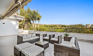 Villa andalouse de luxe à vendre, adjacente au terrain de golf, avec vue sur la mer, dans un quartier très recherché à l'est de Marbella 48347 