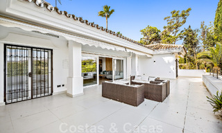 Villa andalouse de luxe à vendre, adjacente au terrain de golf, avec vue sur la mer, dans un quartier très recherché à l'est de Marbella 48348 