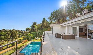 Villa andalouse de luxe à vendre, adjacente au terrain de golf, avec vue sur la mer, dans un quartier très recherché à l'est de Marbella 48349 