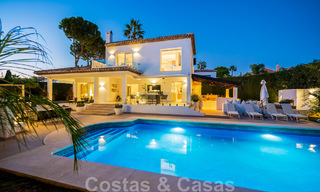 Villa andalouse de luxe prête à être emménagée, à vendre dans un quartier résidentiel sécurisé et fermé de Nueva Andalucia, Marbella 48162 