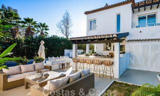 Villa andalouse de luxe prête à être emménagée, à vendre dans un quartier résidentiel sécurisé et fermé de Nueva Andalucia, Marbella 48163 