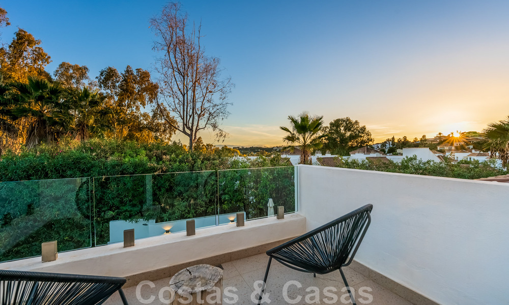 Villa andalouse de luxe prête à être emménagée, à vendre dans un quartier résidentiel sécurisé et fermé de Nueva Andalucia, Marbella 48164