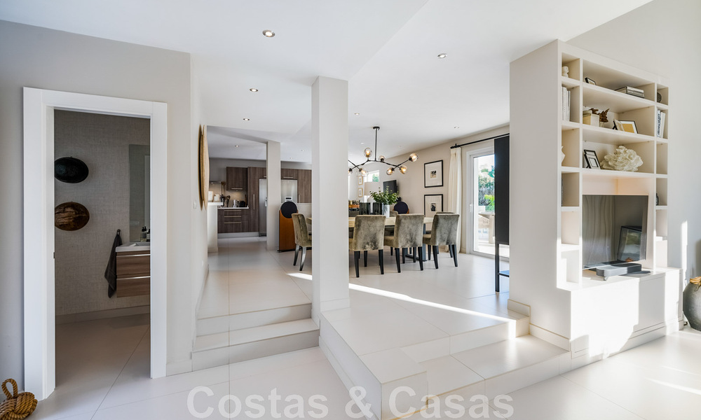Villa andalouse de luxe prête à être emménagée, à vendre dans un quartier résidentiel sécurisé et fermé de Nueva Andalucia, Marbella 48165