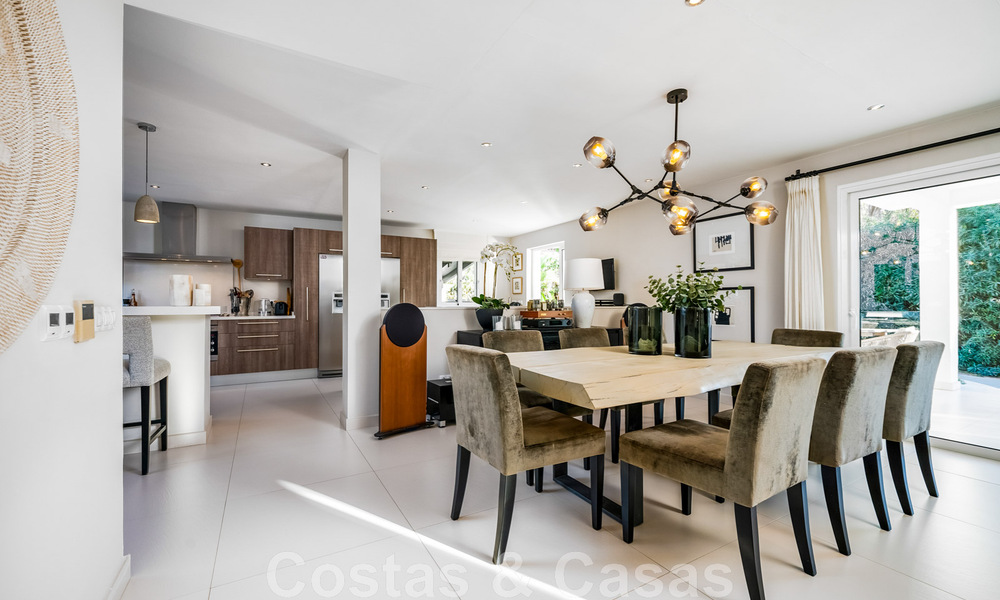 Villa andalouse de luxe prête à être emménagée, à vendre dans un quartier résidentiel sécurisé et fermé de Nueva Andalucia, Marbella 48166