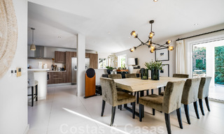 Villa andalouse de luxe prête à être emménagée, à vendre dans un quartier résidentiel sécurisé et fermé de Nueva Andalucia, Marbella 48166 