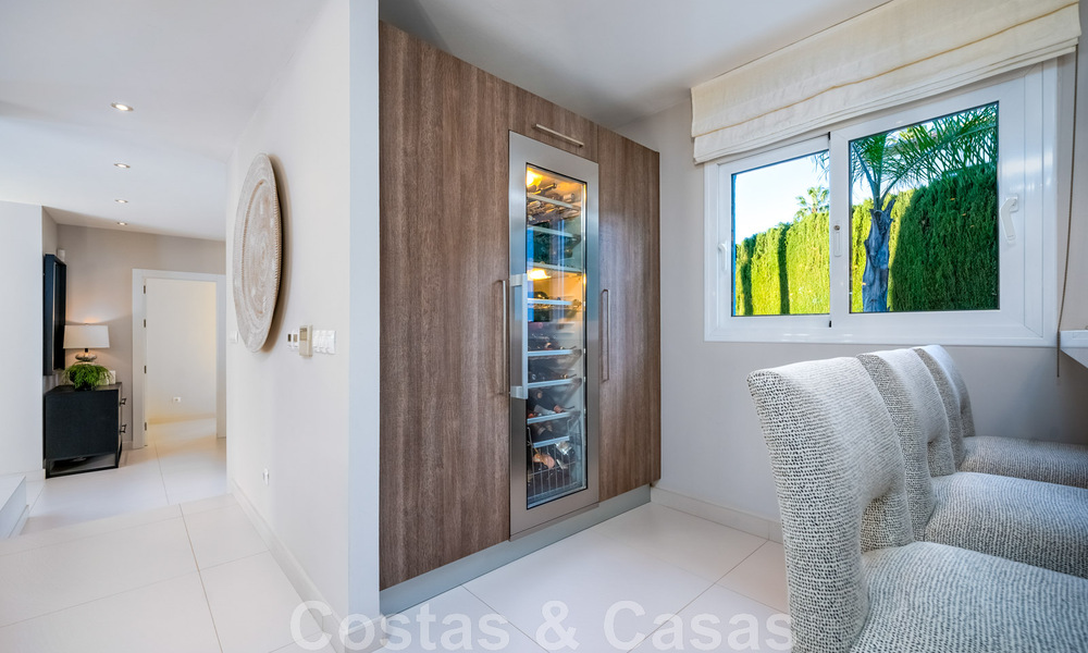 Villa andalouse de luxe prête à être emménagée, à vendre dans un quartier résidentiel sécurisé et fermé de Nueva Andalucia, Marbella 48169