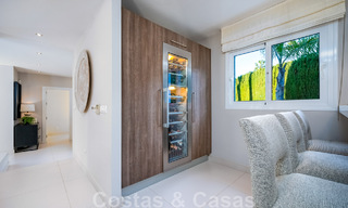 Villa andalouse de luxe prête à être emménagée, à vendre dans un quartier résidentiel sécurisé et fermé de Nueva Andalucia, Marbella 48169 